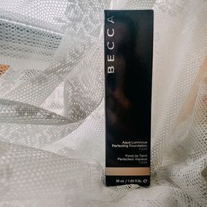 BECCA Aqua Luminous Perfecting Foundation